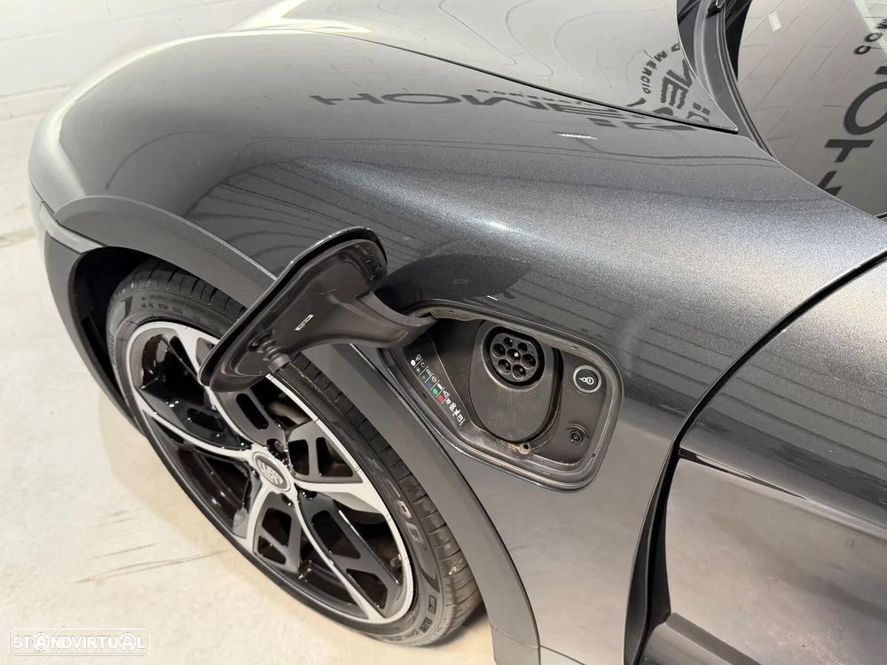 Porsche Taycan Cross Turismo 4 - 34