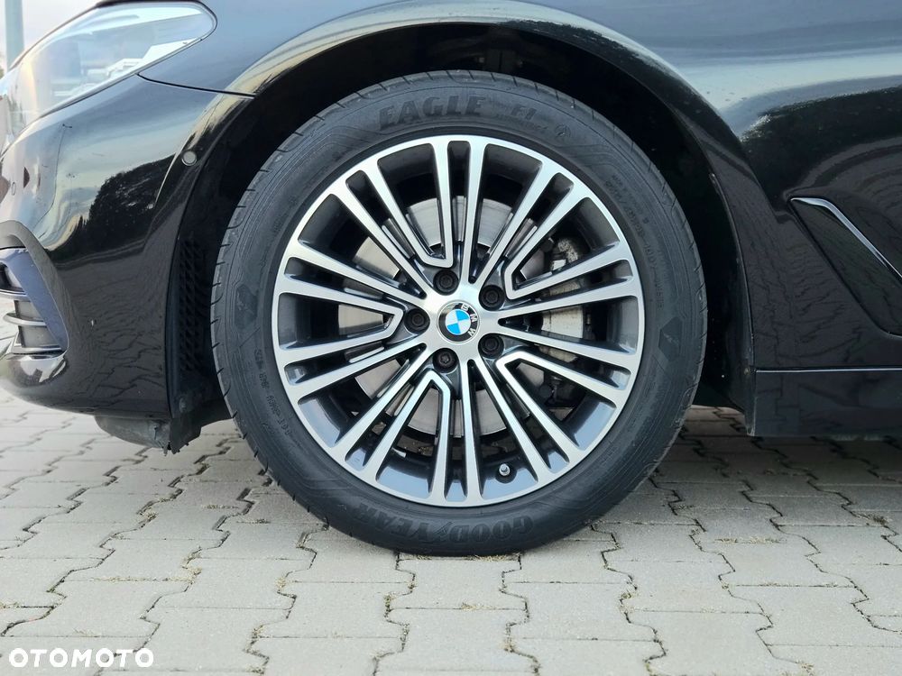 BMW Seria 5 530i xDrive Luxury Line - 18