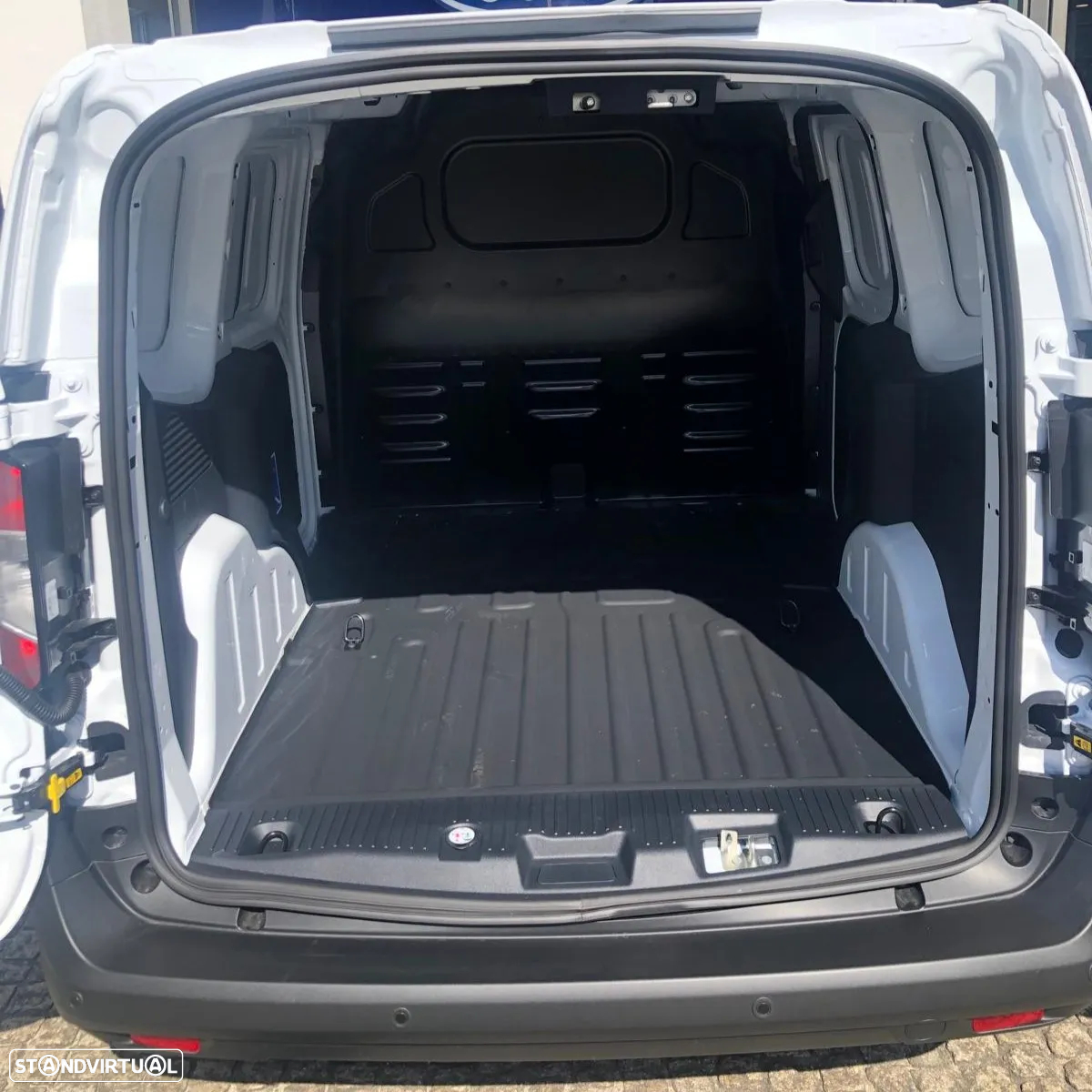 Ford Transit Courier 1.5 EcoBlue Van Trend - 12