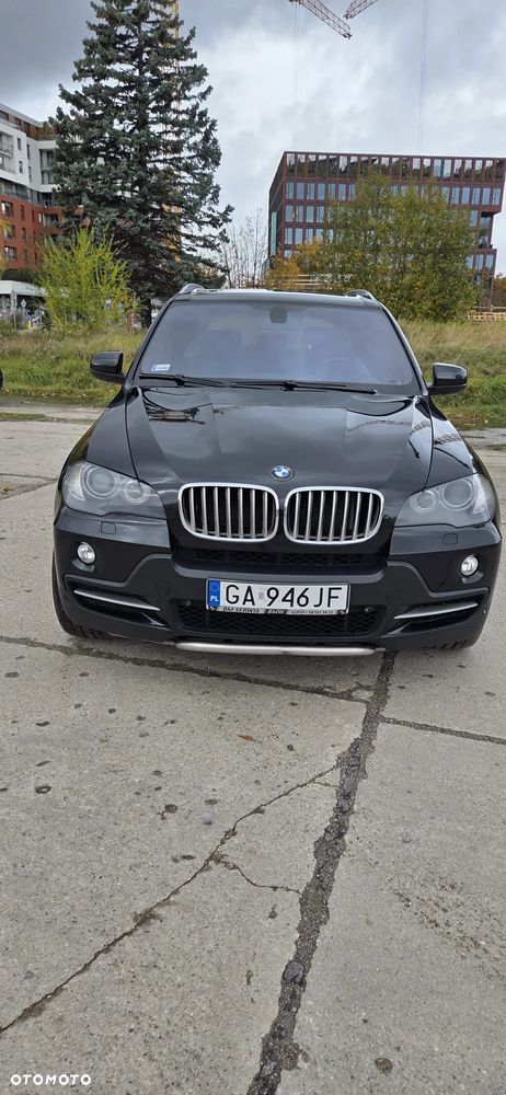 BMW X5 4.8i - 5
