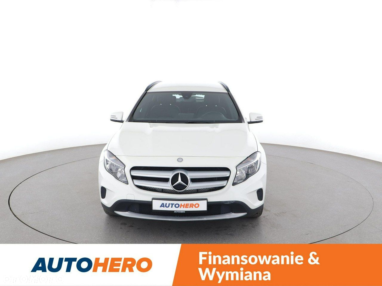 Mercedes-Benz GLA - 11