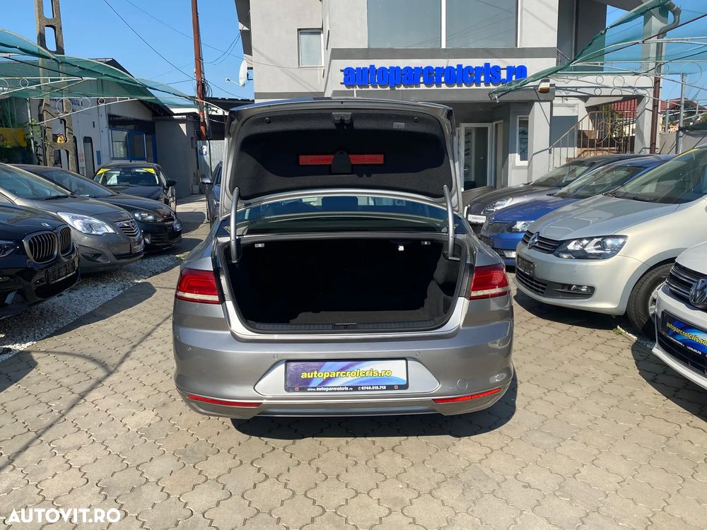 Volkswagen Passat - 12