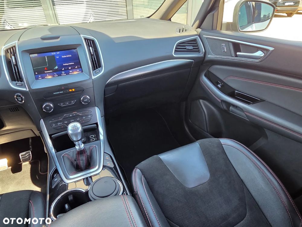 Ford S-Max - 39
