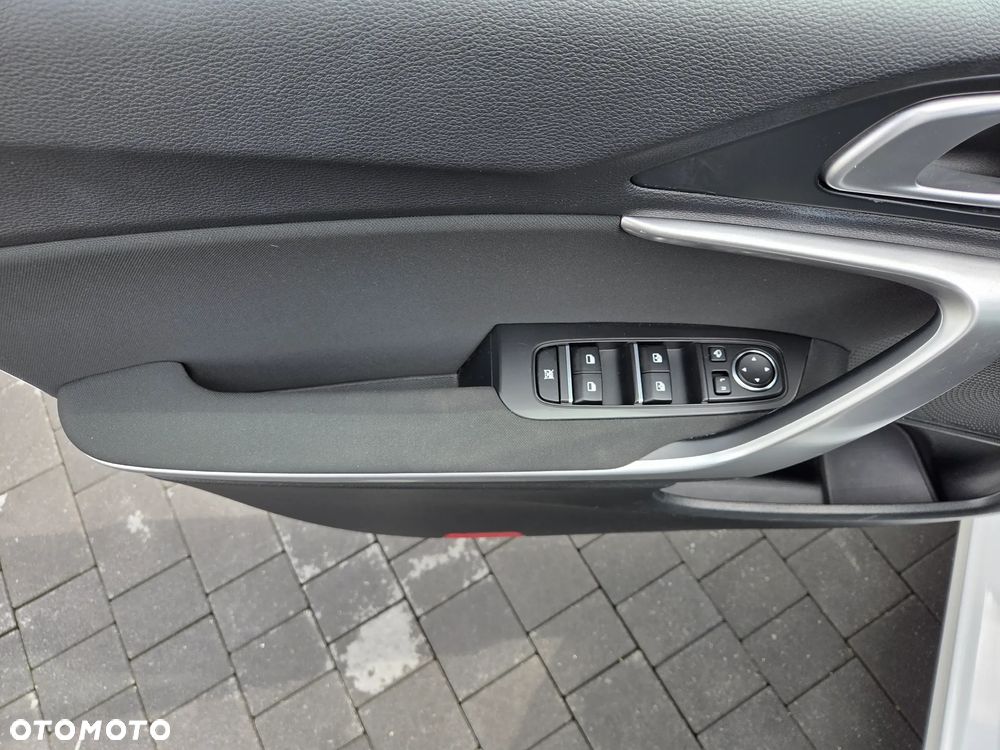 Kia Ceed 1.6 CRDi Eco-Dynamics+ (48V Mild-Hybrid) DCT7 Platinum Edition - 12