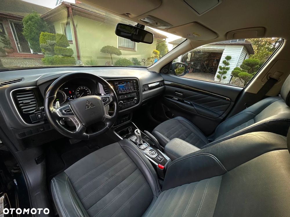 Mitsubishi Outlander Instyle NAVI + - 9