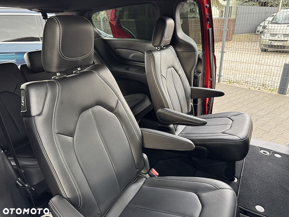Chrysler Pacifica - 17