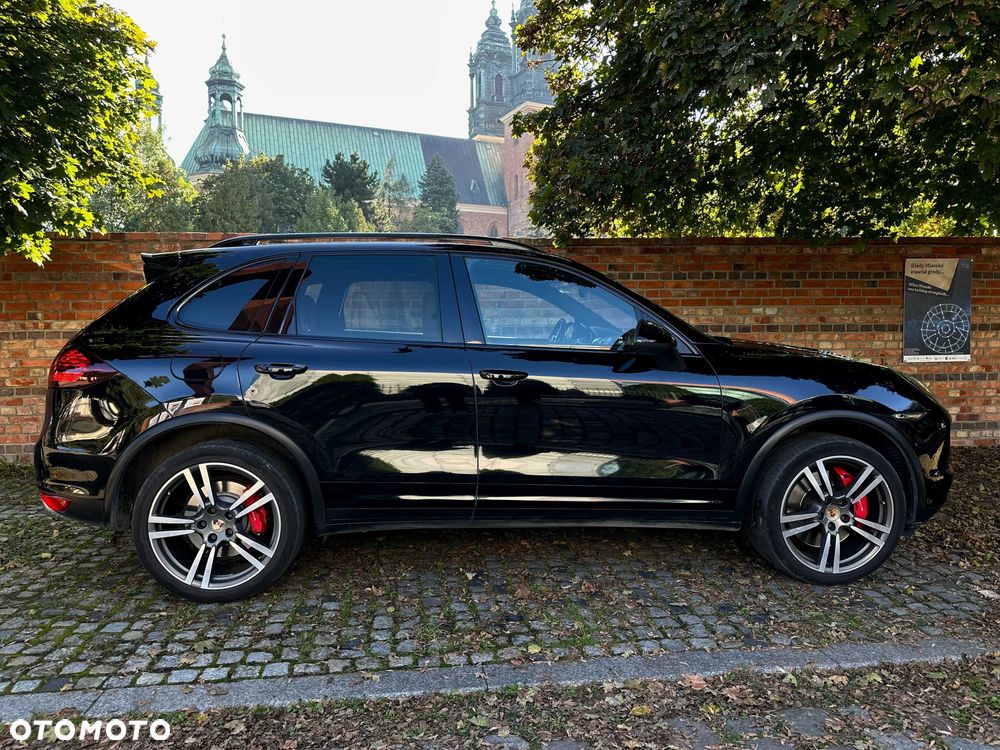 Porsche Cayenne - 1