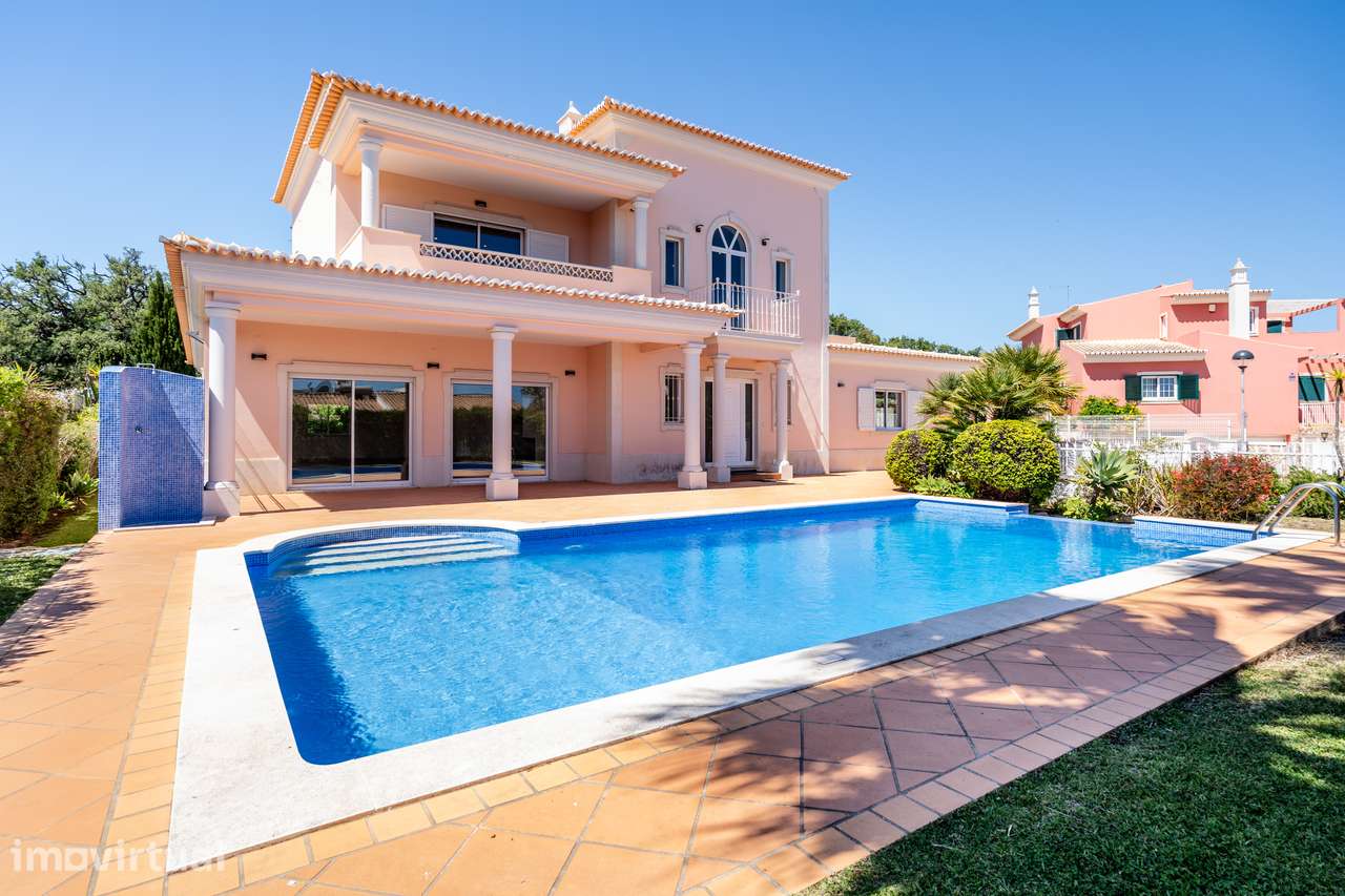 Moradia Isolada T4+2 com Piscina Privada - Grande imagem: 2/46