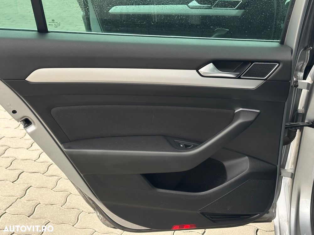 Volkswagen Passat 1.6 TDI SCR DSG Comfortline - 28