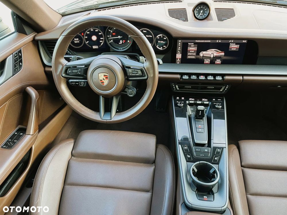 Porsche 911 Carrera - 11