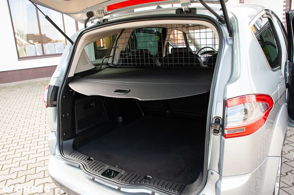 Ford S-Max - 32