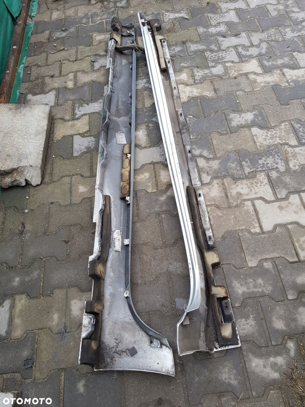 JAGUAR XF LISTWA PROGOWA LEWA 8X23-F10609-A - 9