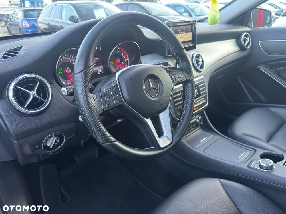 Mercedes-Benz GLA - 15
