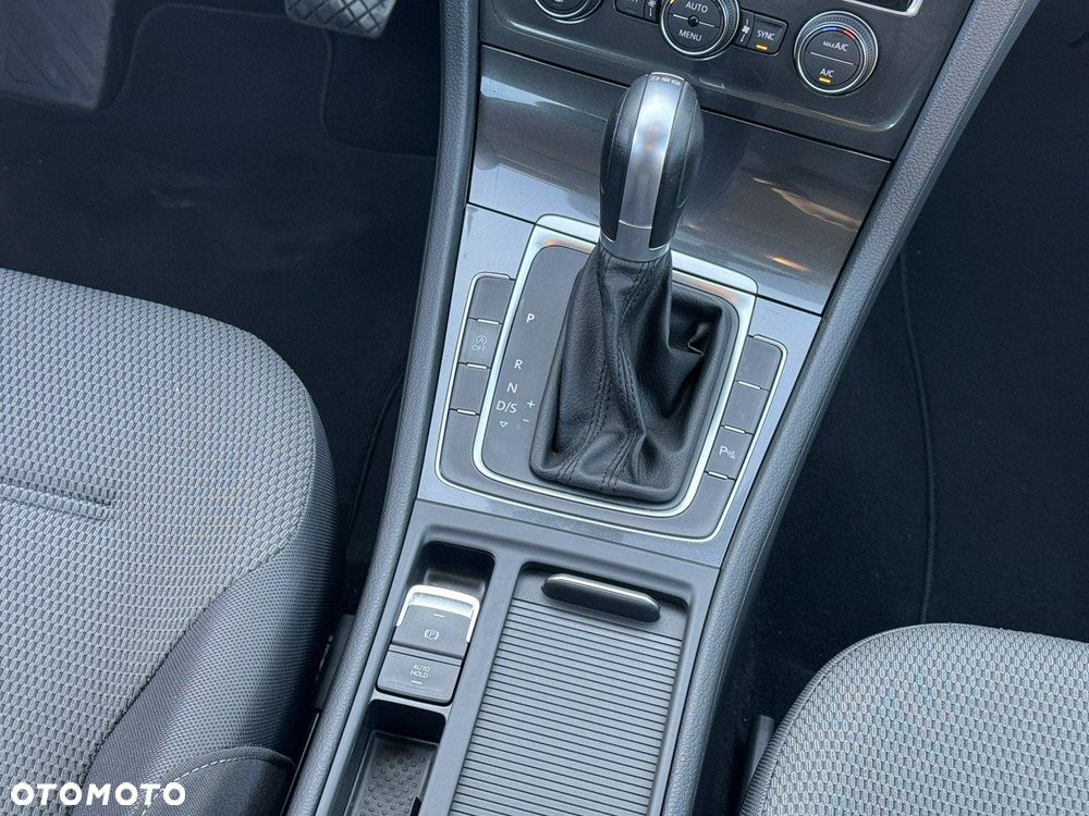 Volkswagen Golf - 37