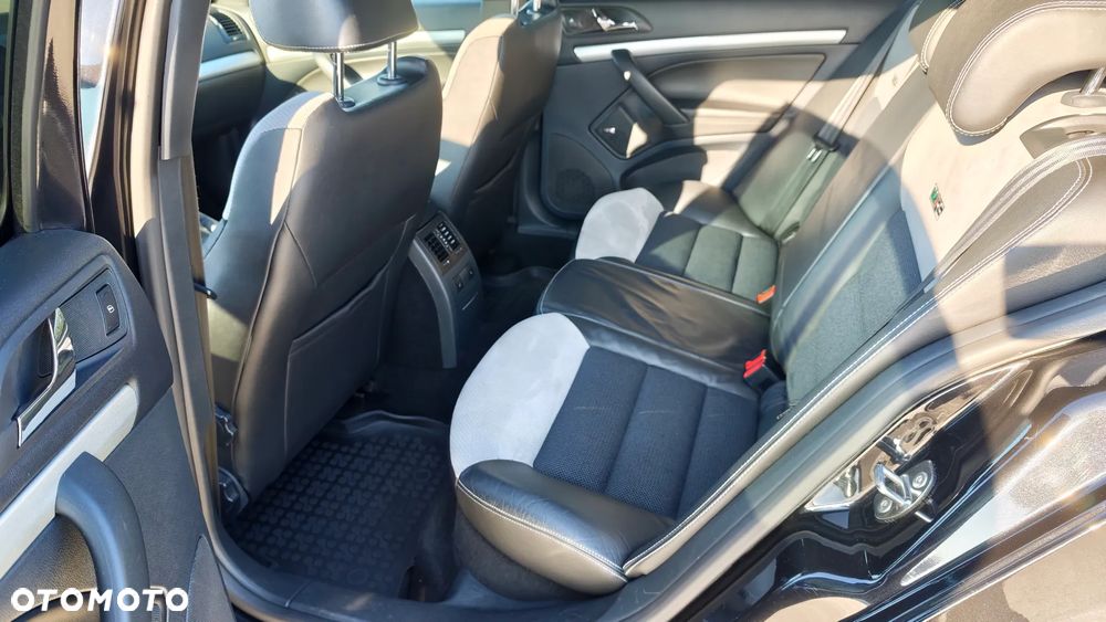 Skoda Octavia 2.0 TDI CR DPF RS - 23