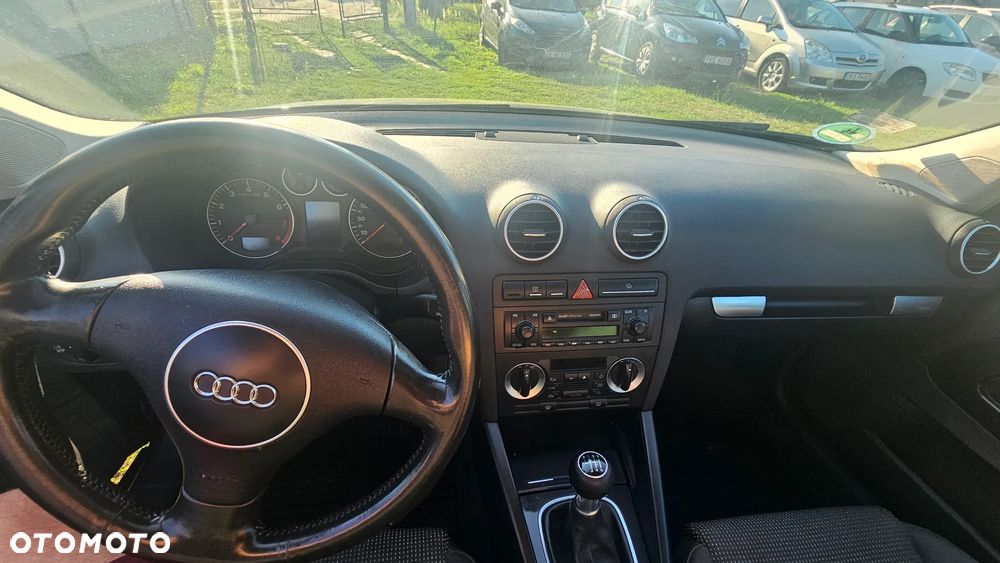 Audi A3 3-drzwiowe 1.6 FSI Ambiente - 12