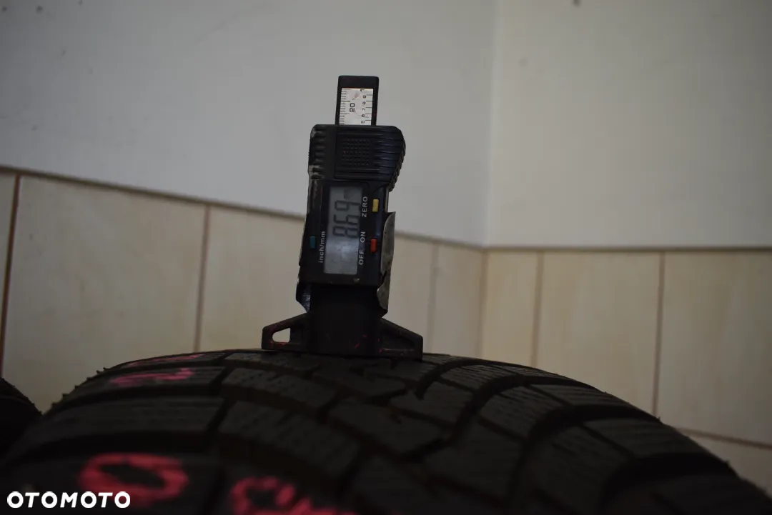 R18 225/40 Falken Eurowinter HS01 - 2