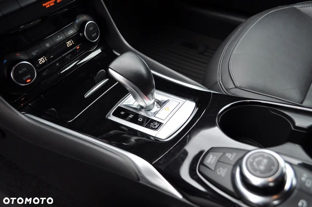 Infiniti Q30 1.6t DCT Premium Tech Cafe Teak - 24