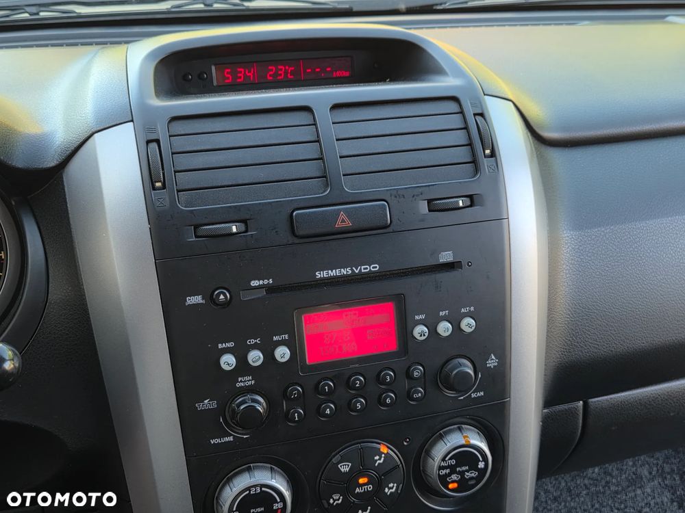 Suzuki Grand Vitara 1.9 DDiS Comfort DPF Family - 35
