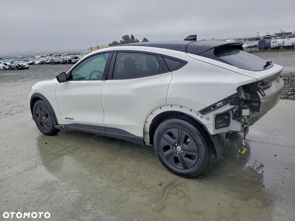 Ford Mustang Mach-E - 3