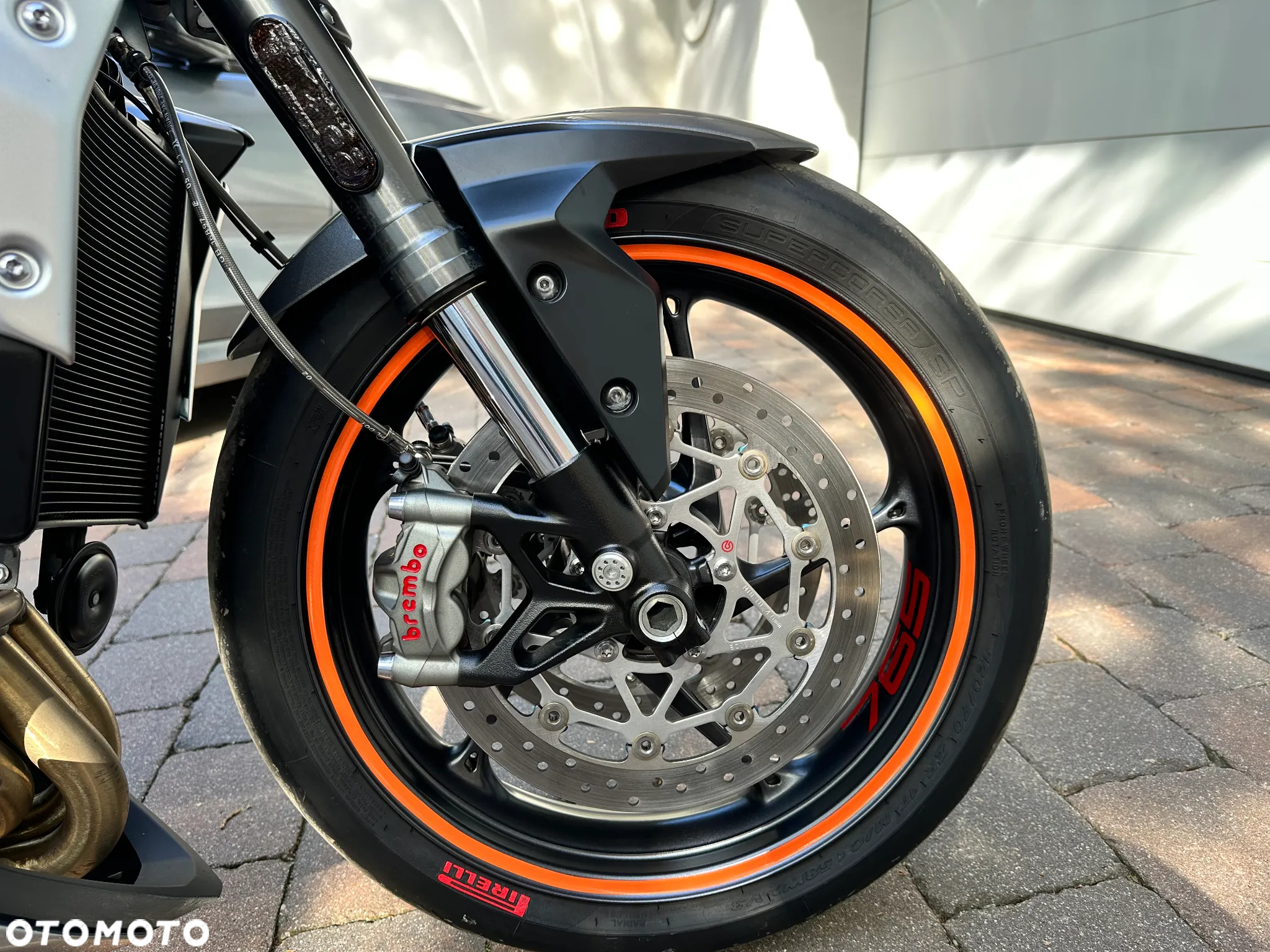 Triumph Street Triple - 10