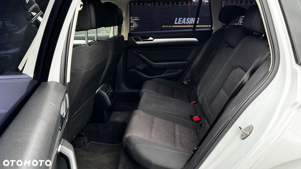 Volkswagen Passat - 21