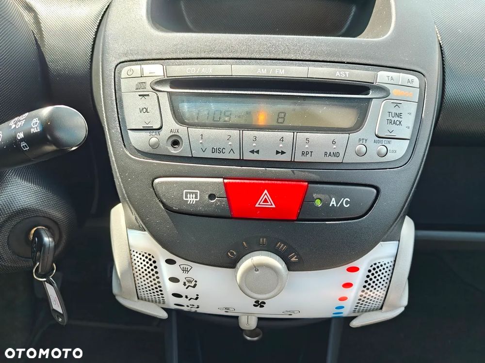 Toyota Aygo Cool - 28