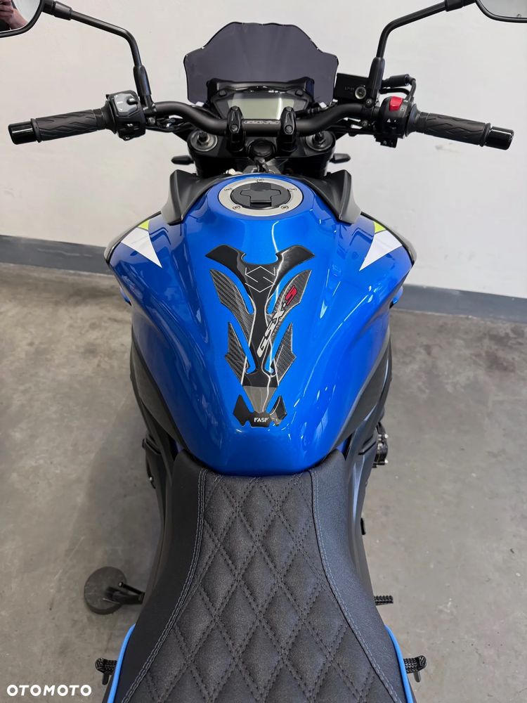 Suzuki GSX - 38