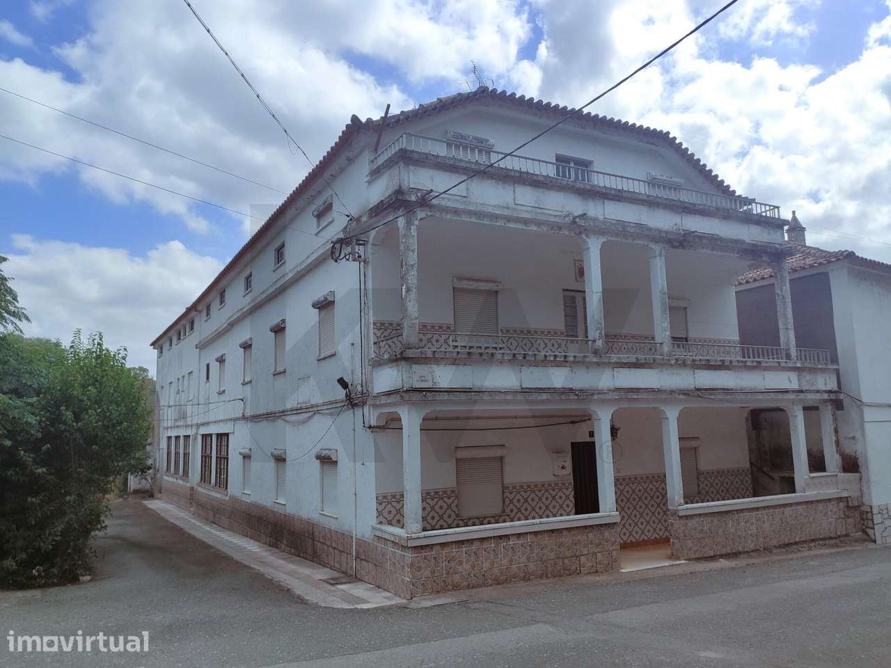 Pensão com  800m2 para recuperar, junto ao Balneário das Termas de Mon - Grande imagem: 3/60
