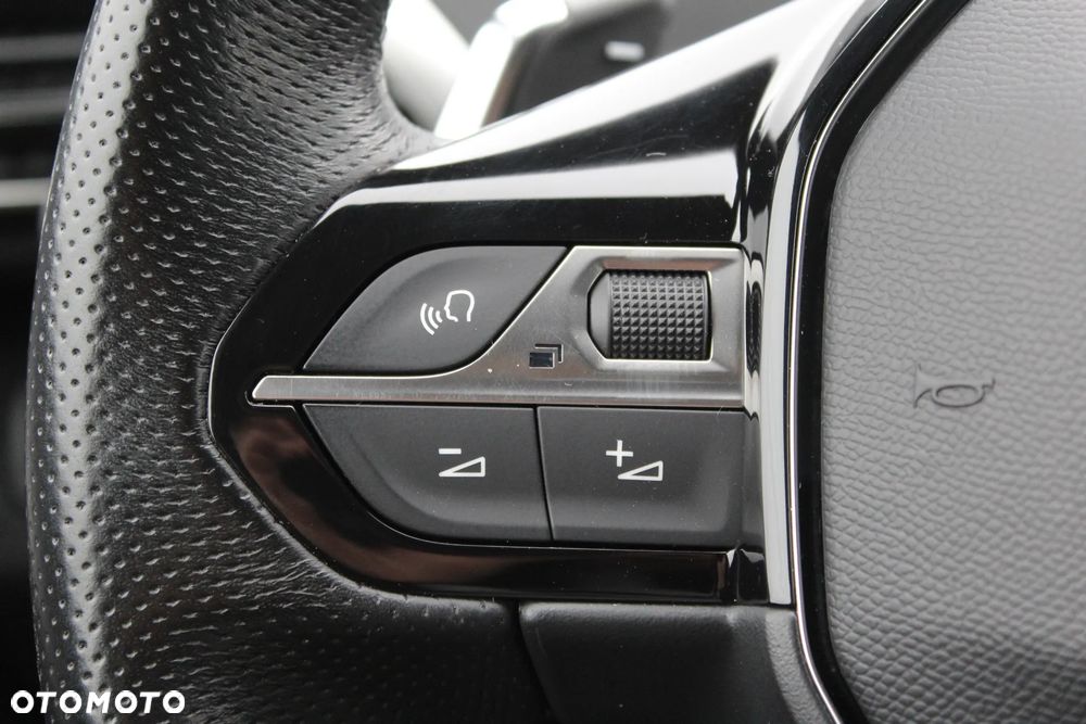 Peugeot 3008 Hybrid4 300 e-EAT8 GT - 17