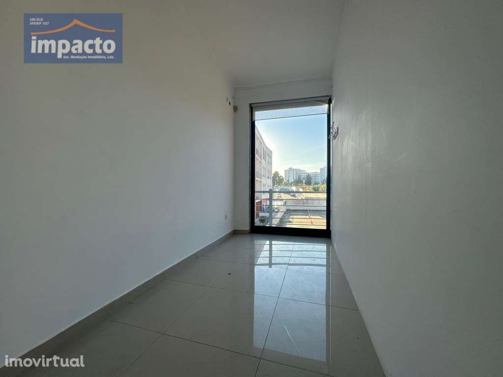 LOJA PÓVOA DE SANTA IRIA, RC e 1 Piso e garagem, possibilidade de t... - Grande imagem: 5/23