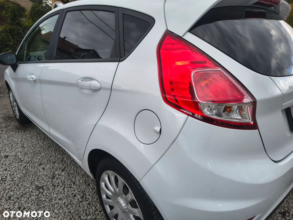 Ford Fiesta 1.25 Celebration - 16