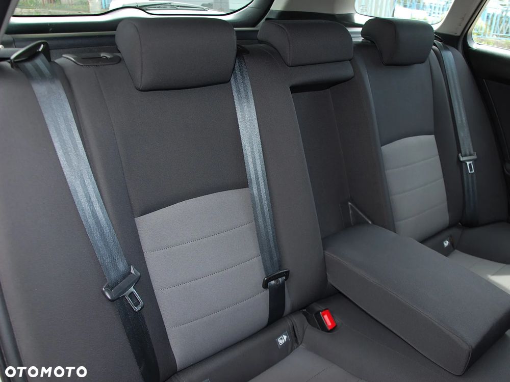 Toyota Avensis - 12