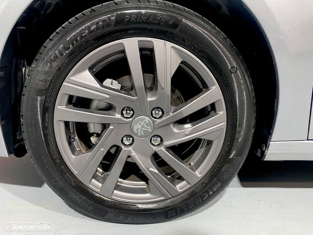 Peugeot 208 1.2 PureTech Active Pack - 43