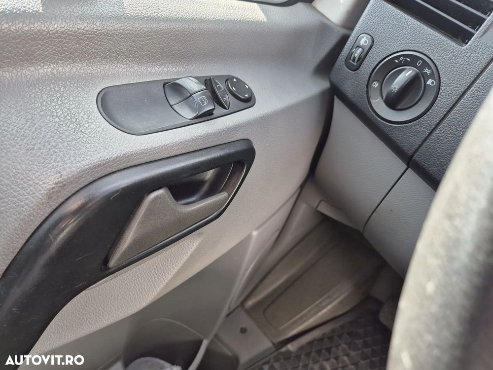 Volkswagen Crafter 35 MR Furgon 2.0 tdi - 14