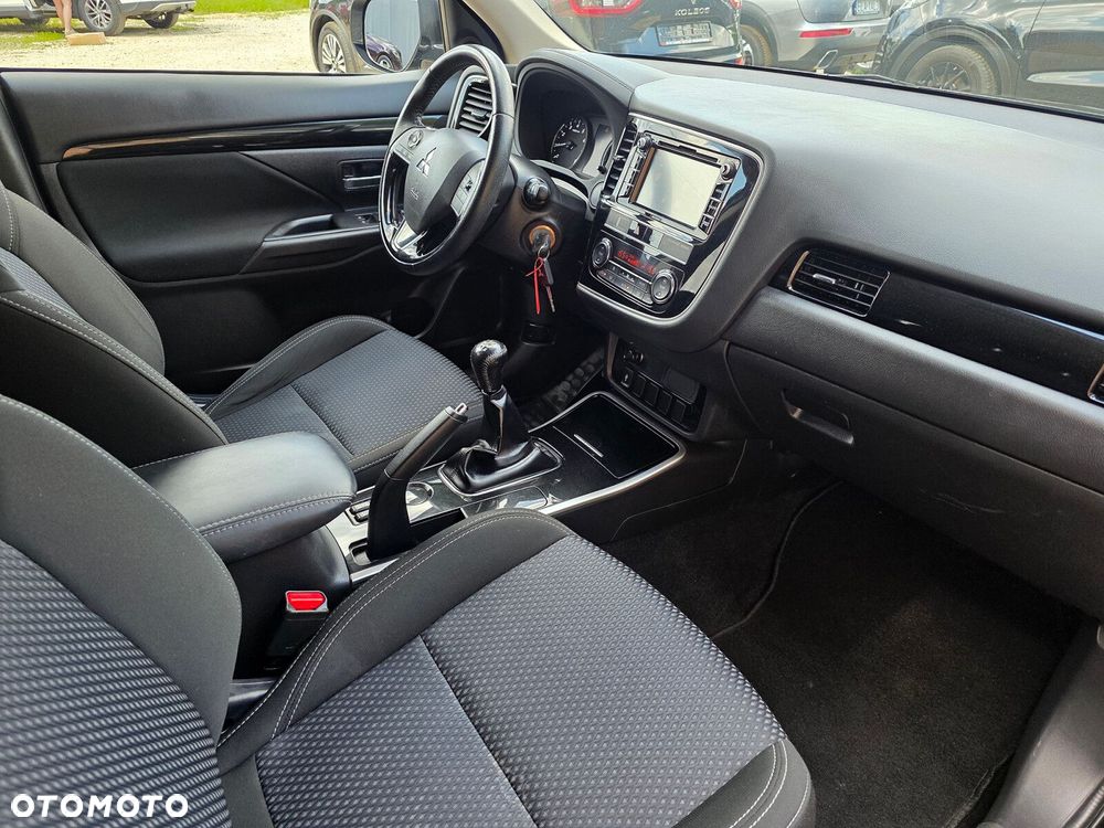 Mitsubishi Outlander - 12