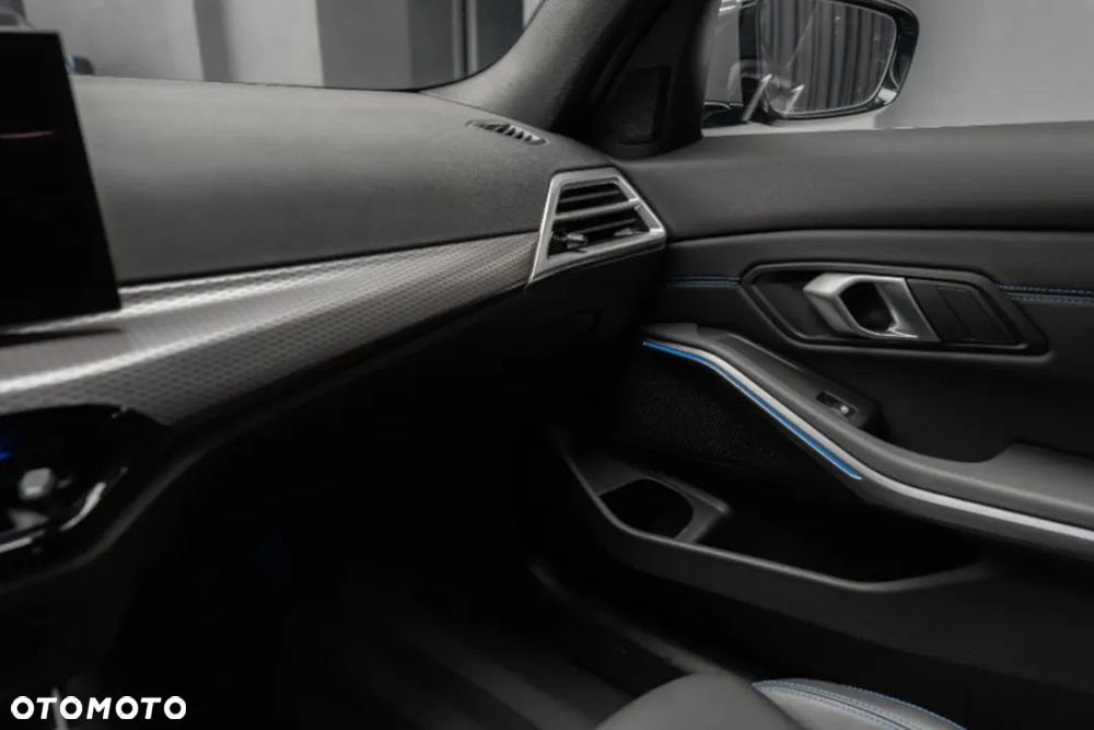 BMW Seria 3 320i - 23