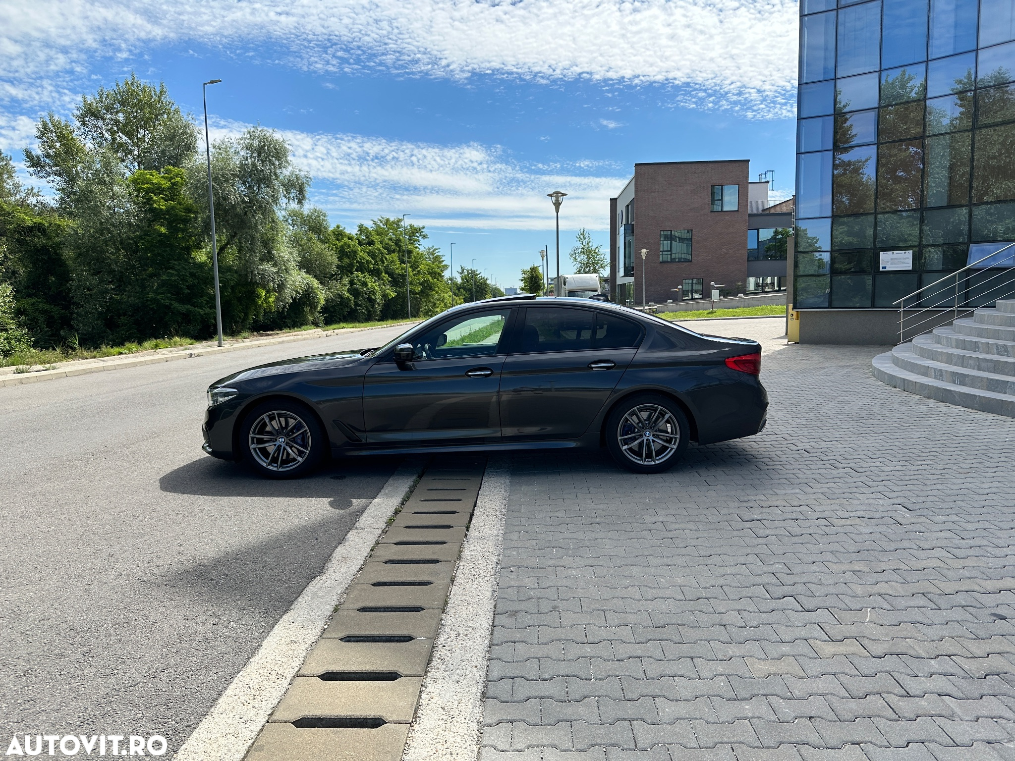 BMW Seria 5 525d Aut. - 9