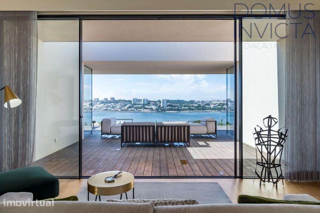 MORADIA  COM VISTA PARA O RIO DOURO