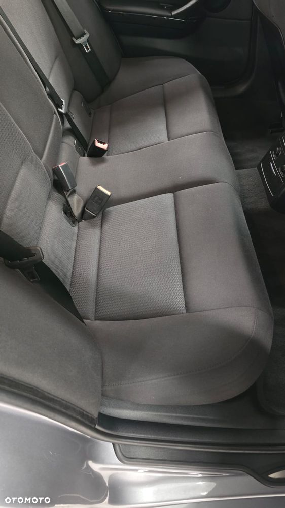BMW 318I 2009 photo 5