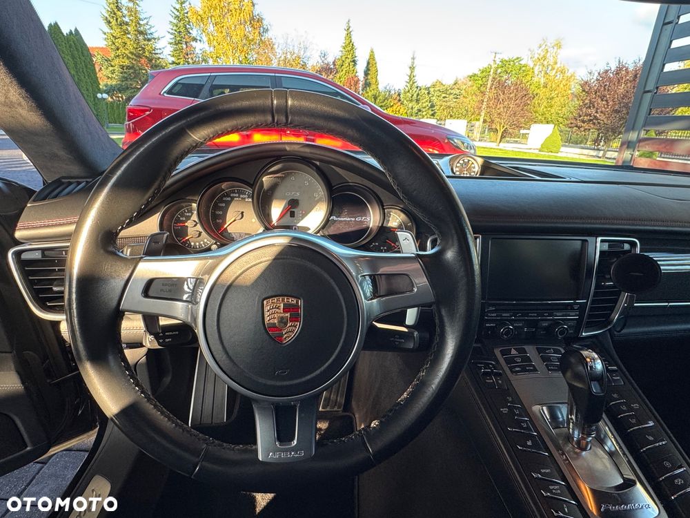 Porsche Panamera GTS PDK - 10
