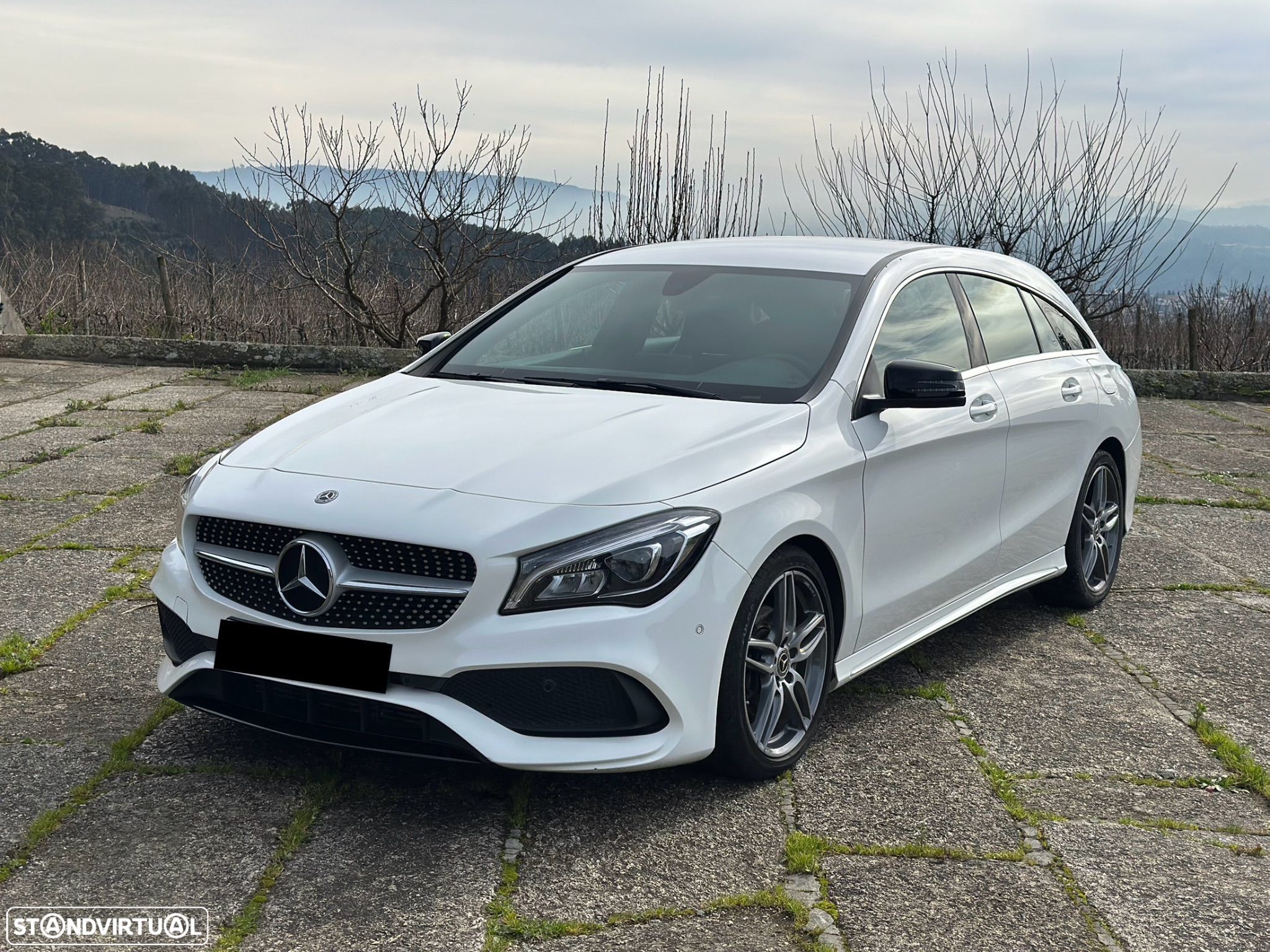 Mercedes-Benz CLA 180 d Shooting Brake AMG Line - 1