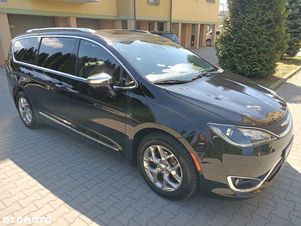 Chrysler Pacifica - 4