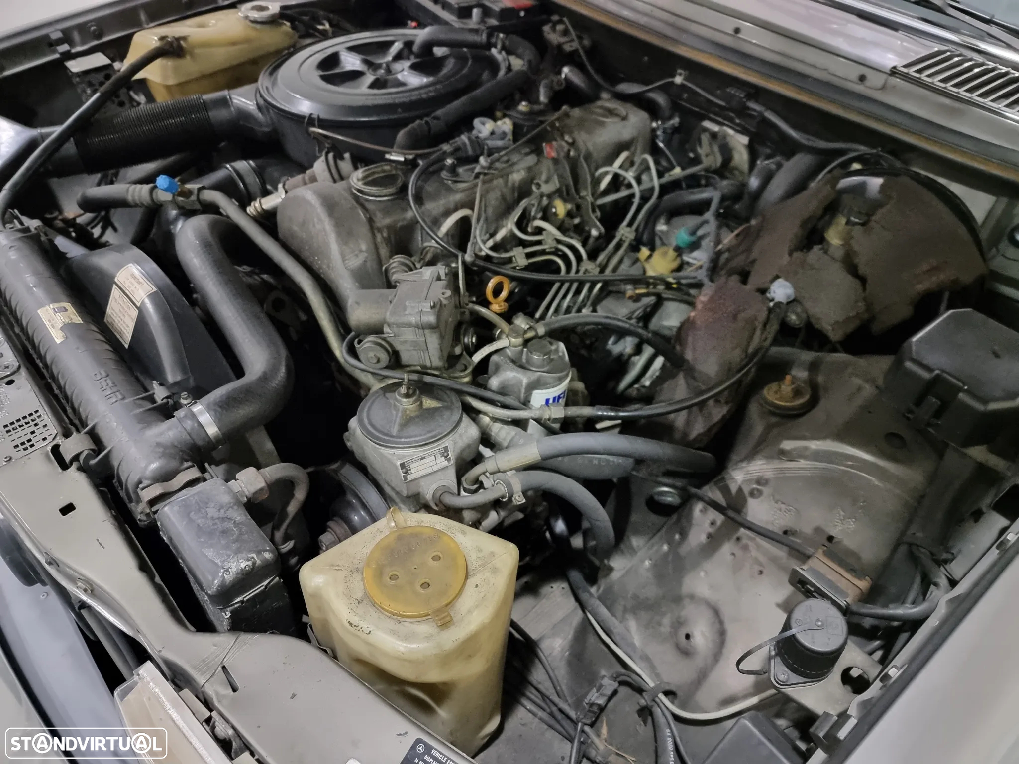 Mercedes-Benz 300 D Turbo - 16