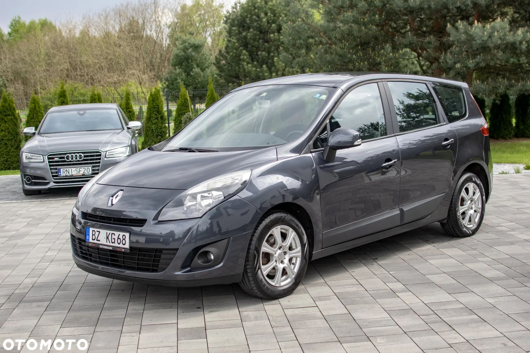 Renault Grand Scenic - 1