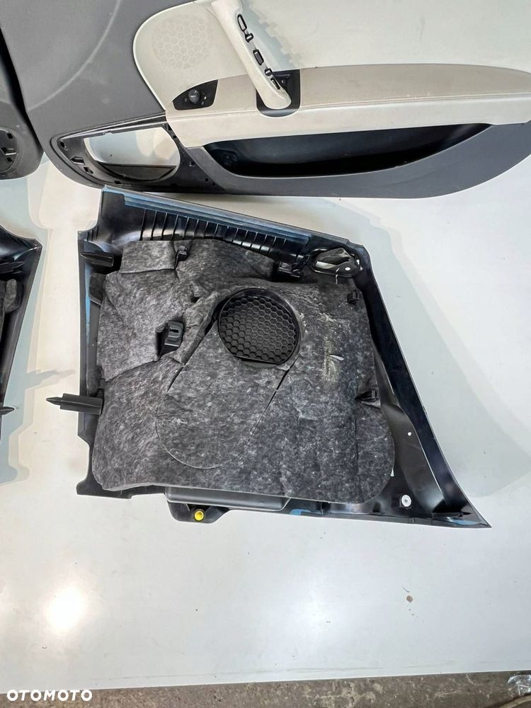 Audi TT TTS Mk2 2008 Boczki / Tapicerka drzwi / Komplet JASNA SKÓRA UK - 9