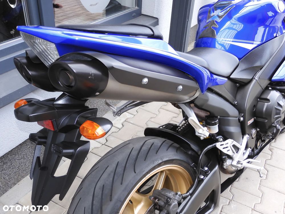 Yamaha R1 - 16