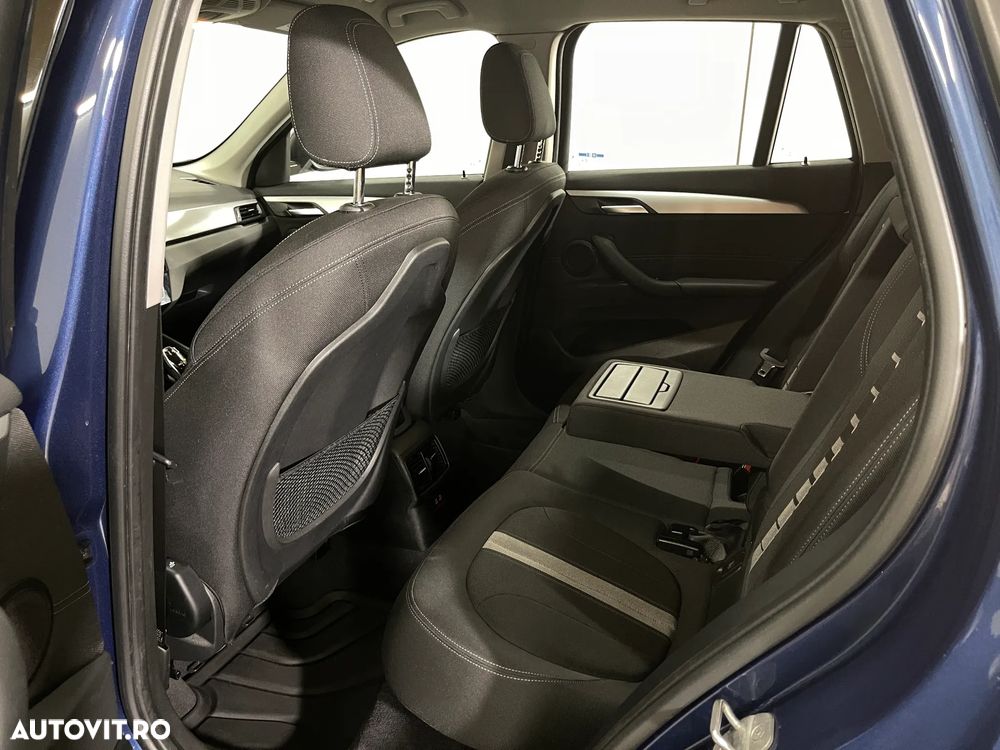 BMW X1 xDrive20i AT - 12