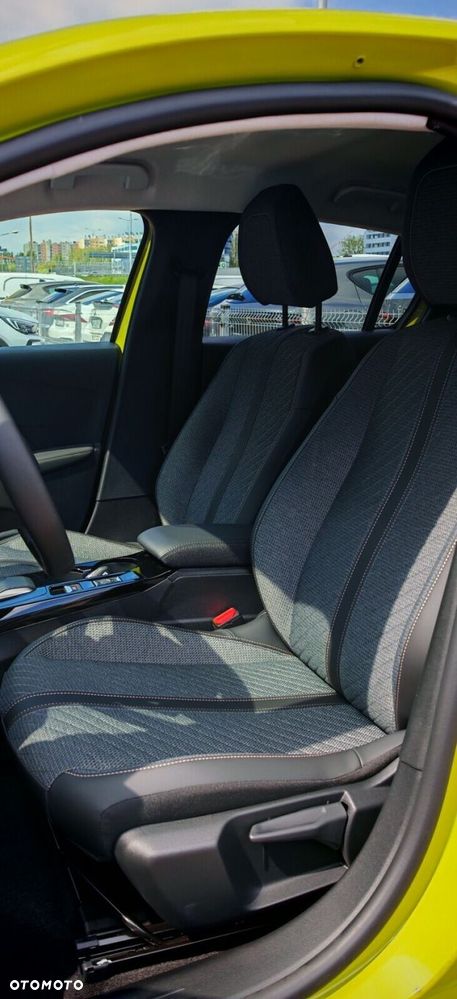 Peugeot 208 - 12