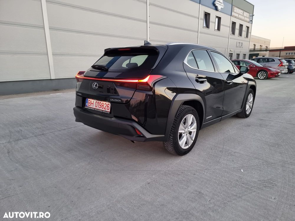 Lexus UX - 10